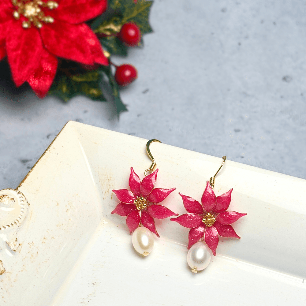 【ポインセチア】ピアス /一輪/レッド/クリスマス/金属アレルギー対応/サージカルステンレス/冬の新作/受注生産1枚目の画像